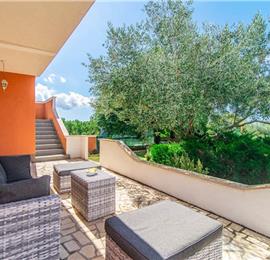6 bedroom villa with pool near Sveti Lovrec and Poreč, sleeps 12